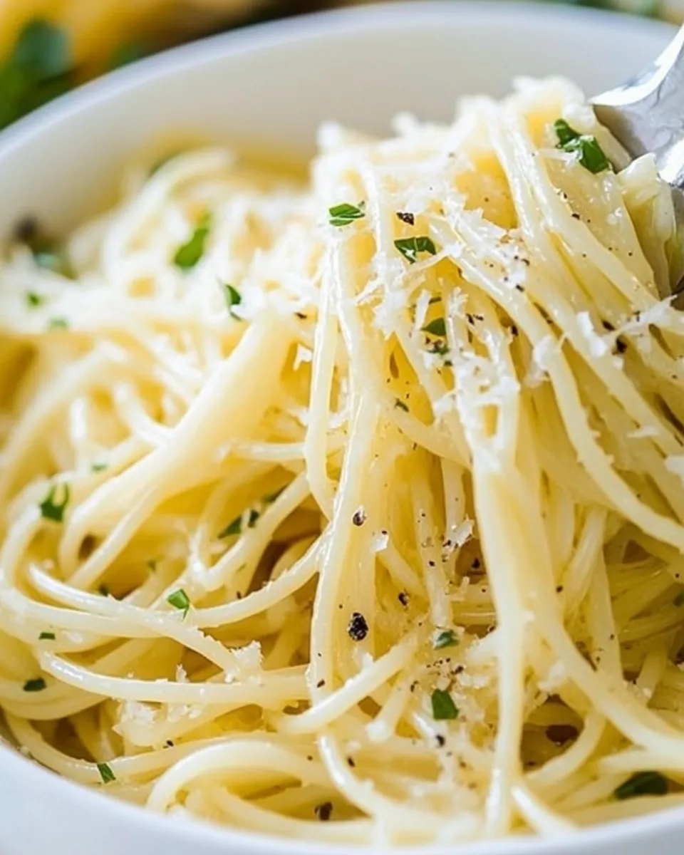 Easy Spaghetti with Olive Oil and Garlic recipe photo